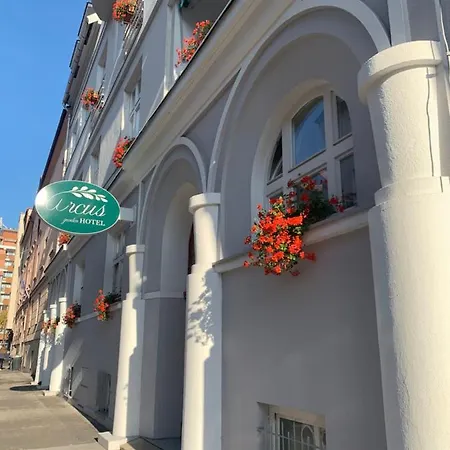 Arcus Garden Hotel 3*